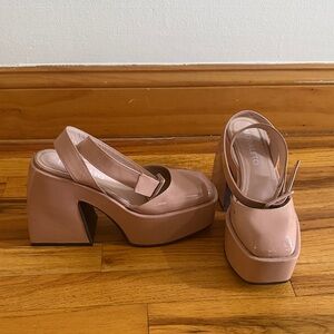 Nodaleto Bulla Sofia Patent Platform Heels
Rosy nude